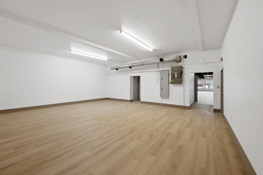 More Photos Of 937 Winchester Rd, Lexington Storefront For Lease