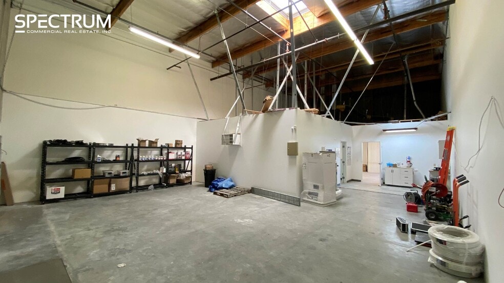 More Photos Of 26470 Ruether Ave, Santa Clarita Warehouse For Lease