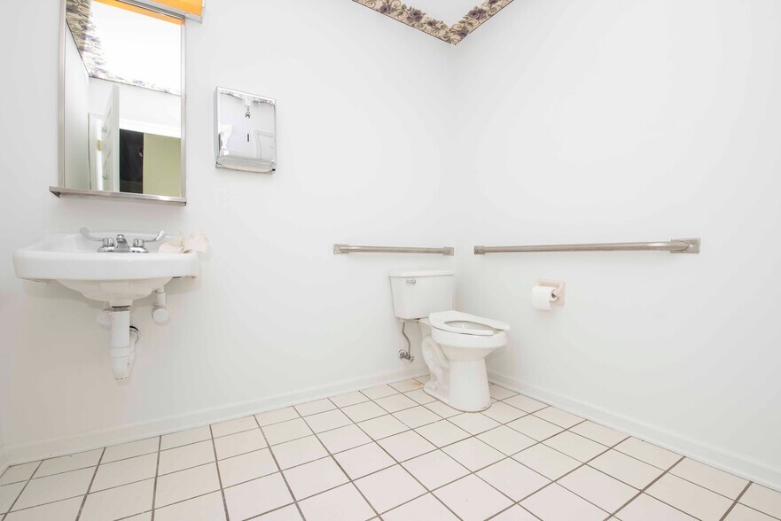 More Photos Of 17-19 S Main St, Manville Loft Creative Space For Lease
