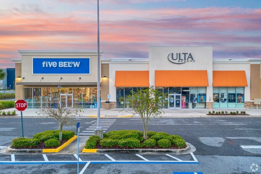 More Photos Of 3201-3229 Rolling Oaks Blvd, Kissimmee General Retail For Lease