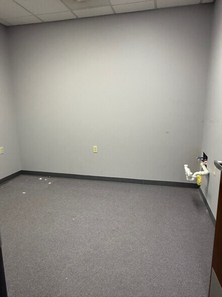 More Photos Of 20 E Main St, Nanticoke Office For Lease