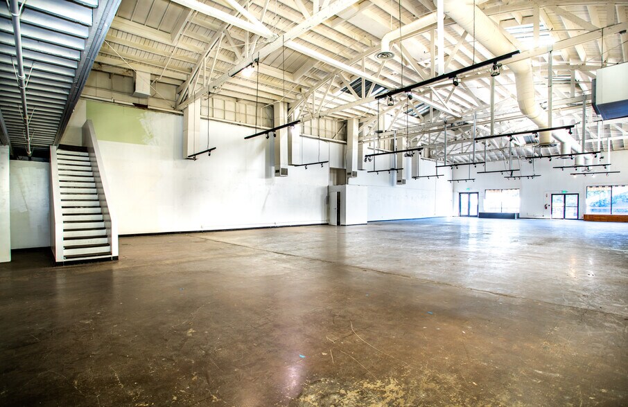 More Photos Of 2221-2251 S Sepulveda Blvd, Los Angeles Storefront For Sale