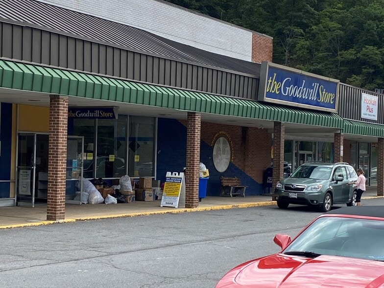 More Photos Of 1313 National Hwy, Lavale Freestanding For Lease