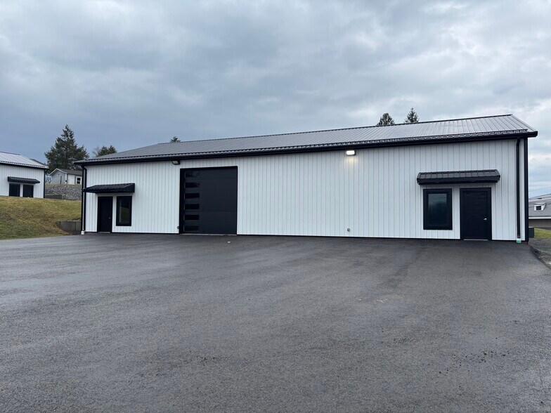 More Photos Of 8,18 Juneau Ln, Morgantown Light Distribution For Lease