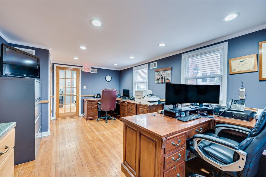More Photos Of 27 N Main St, Marlboro Office For Sale