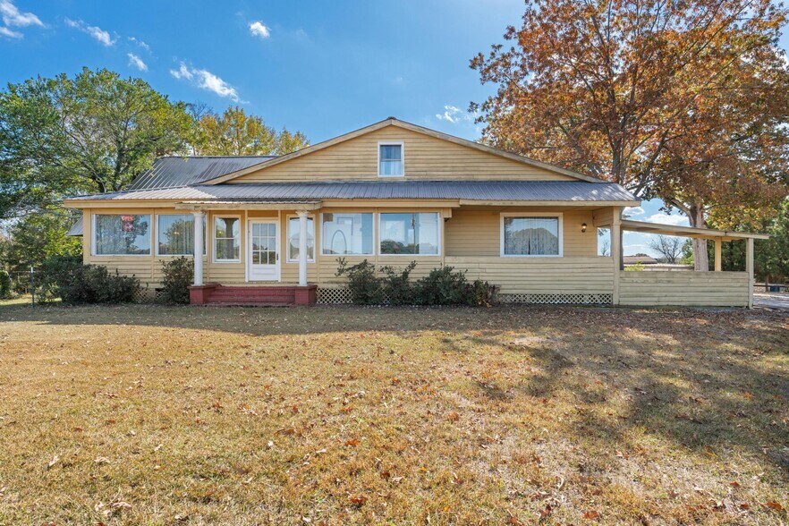 Primary Photo Of 607 Butts Mill Rd, Pine Mountain General Retail For Sale