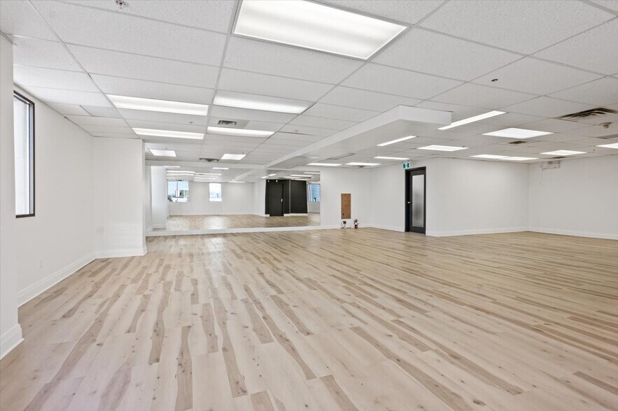 More Photos Of 2 Brock St W, Uxbridge Storefront Retail Office For Lease