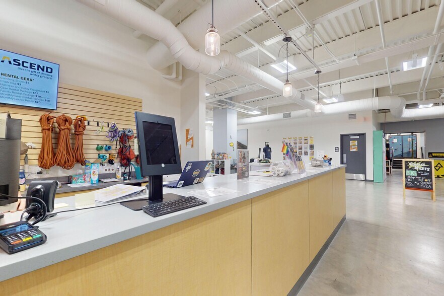 More Photos Of 426 State St, Erie Specialty For Lease