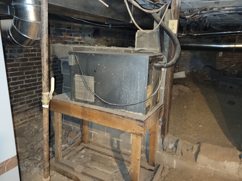 More Photos Of 90 E Jefferson St, Franklin Specialty For Lease