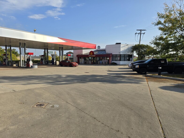 More Photos Of 7401 Jensen Blvd, Hanover Park Service Station For Sale