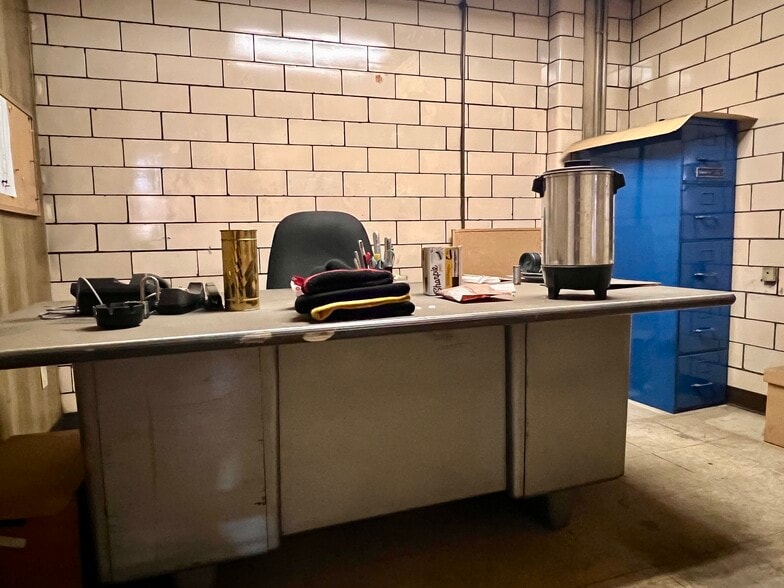 More Photos Of 1700 Island Ave, Pittsburgh Warehouse For Lease