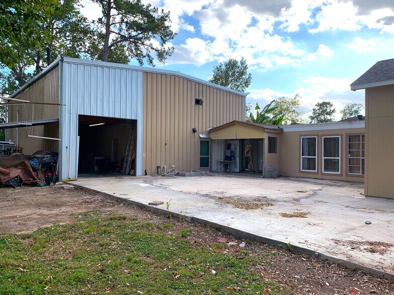 More Photos Of 15518 Silver Ridge Dr, Houston Specialty For Lease