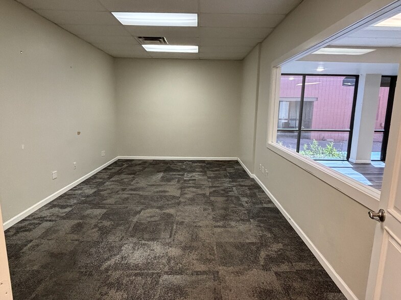 More Photos Of 21617 N 2nd Ave, Phoenix Warehouse For Lease
