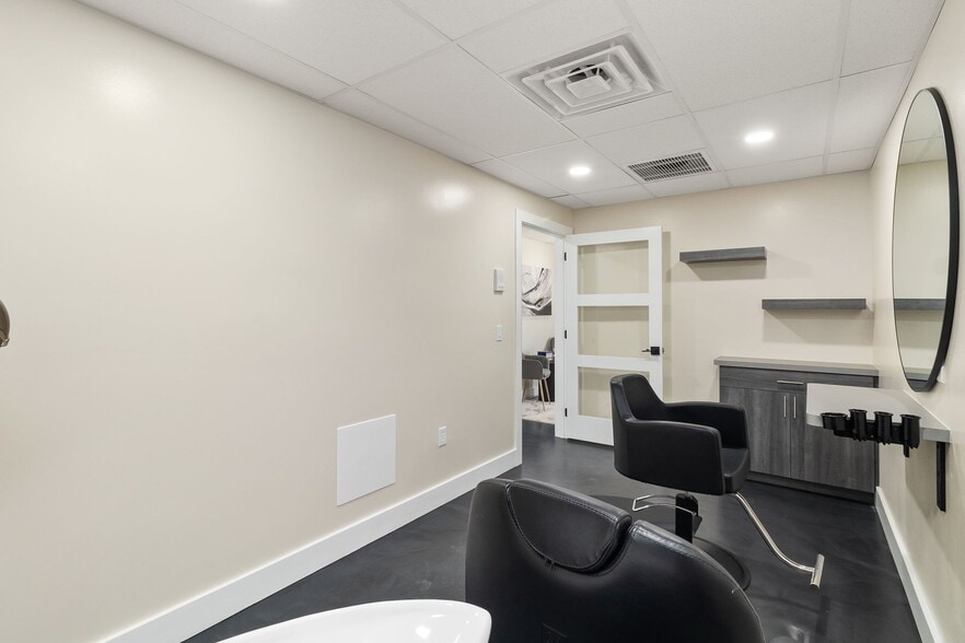More Photos Of 1900 Tamiami Trl, Punta Gorda Office For Sale