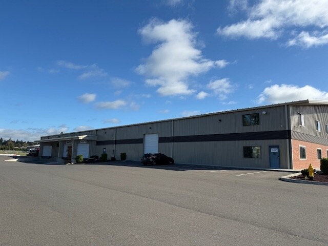 More Photos Of 1400 Commerce Pl, Ferndale Distribution For Lease