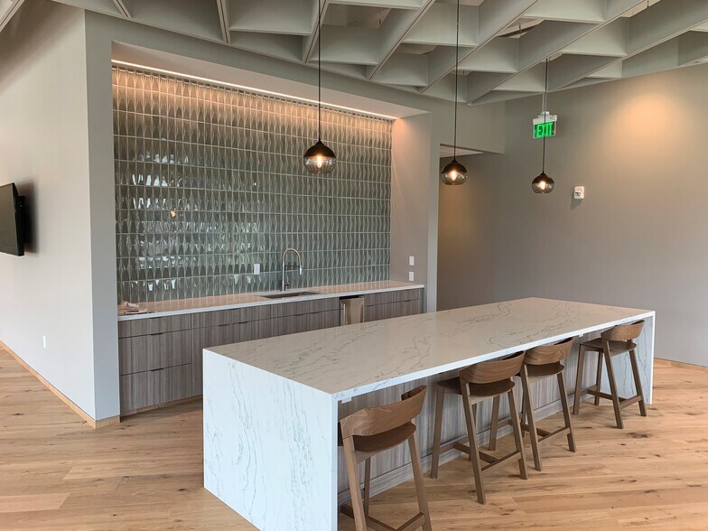 More Photos Of 10 Lea Ave, Nashville Office For Lease