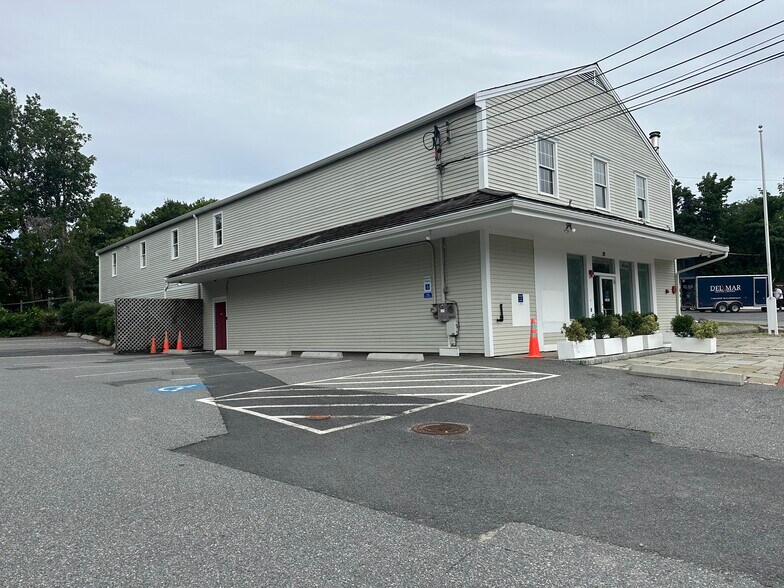 More Photos Of 28 S Orleans Rd, Orleans Bank For Sale