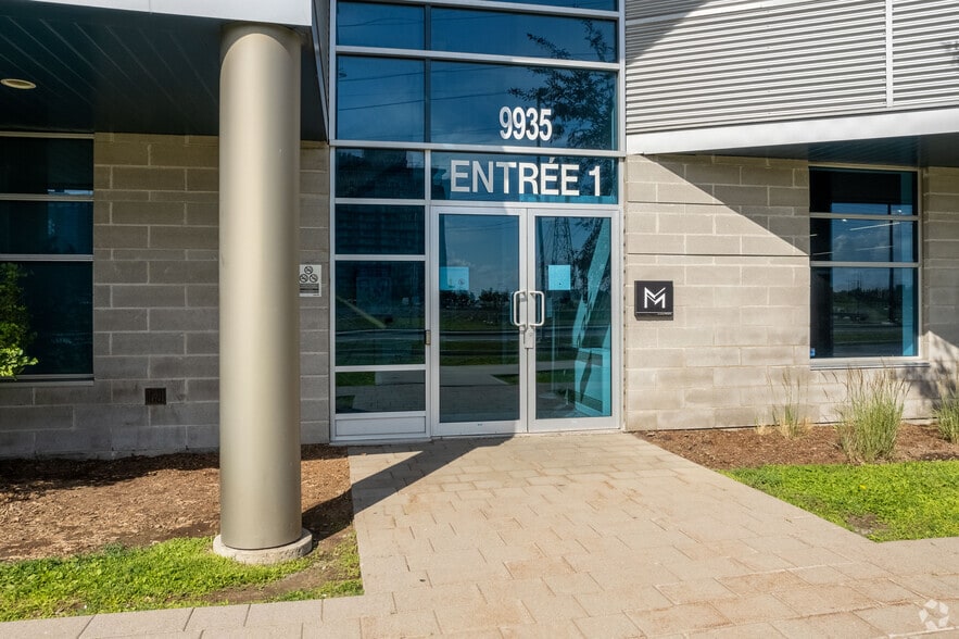 More Photos Of 9935 Rue de Châteauneuf, Brossard Flex For Lease