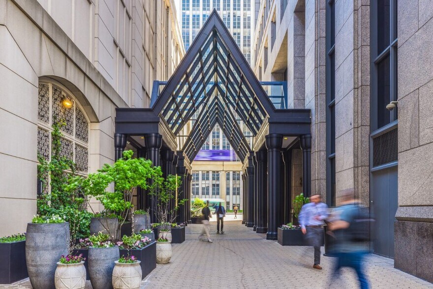 More Photos Of 500 Woodward Ave, Detroit Office For Lease