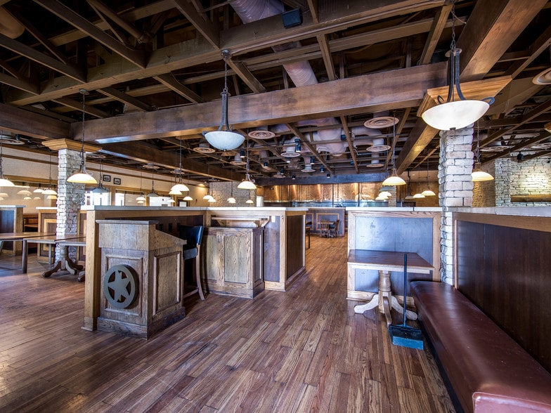 More Photos Of 341 Rockwood Rd, Arden Restaurant For Lease