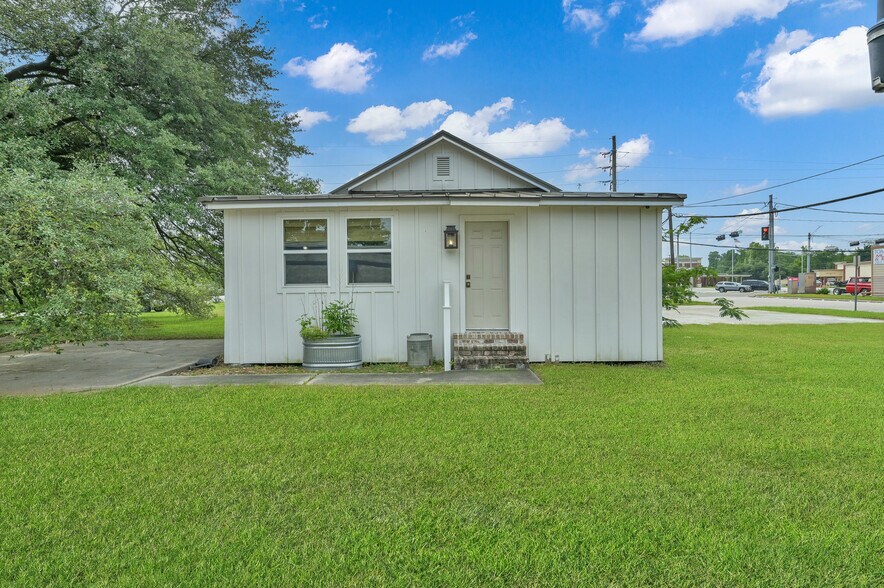 More Photos Of 724 W Main St, Tomball Medical For Sale