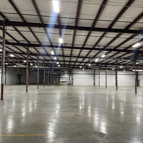 More Photos Of 8801 Corporate Square Ct, Jacksonville Warehouse For Lease