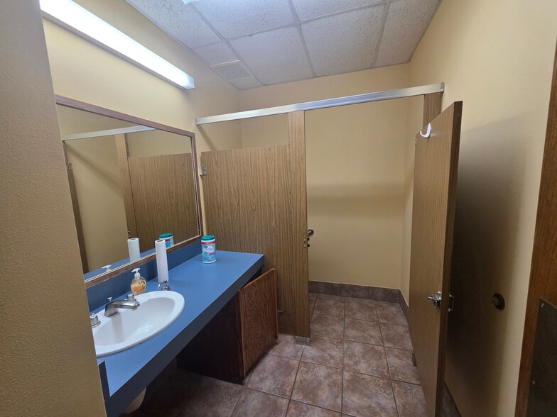 More Photos Of 401 N 2nd St, Rogers Office For Lease