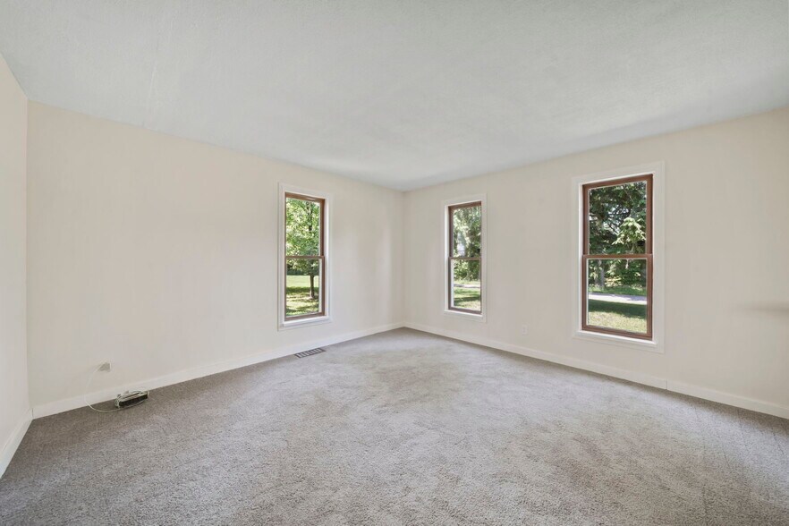 More Photos Of 15379 Howard Rd, Hanover Flex For Sale