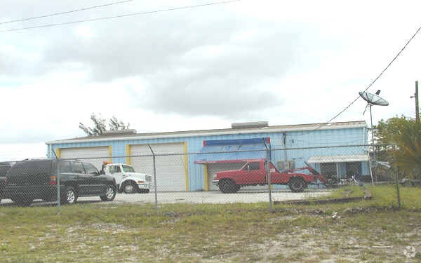 Primary Photo Of 4250 SW 59th Ave, Davie Warehouse For Lease