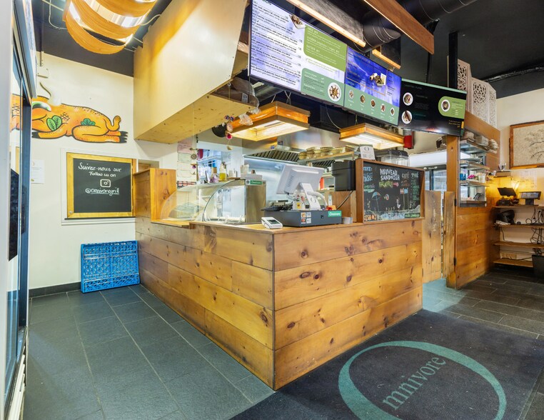 More Photos Of 1627-1633 Rue Saint-Denis, Montréal Restaurant For Sale