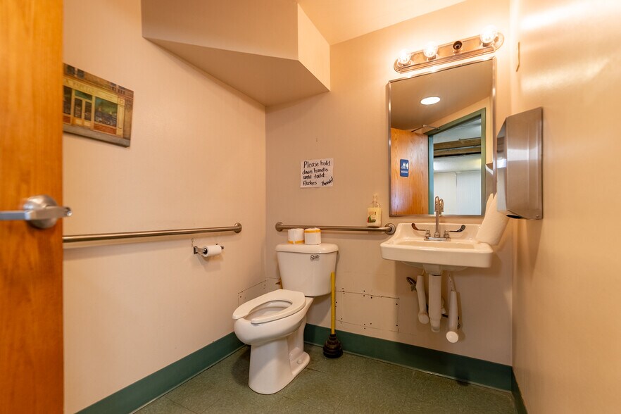 More Photos Of 815 S Main St, Stillwater Storefront Retail Office For Sale