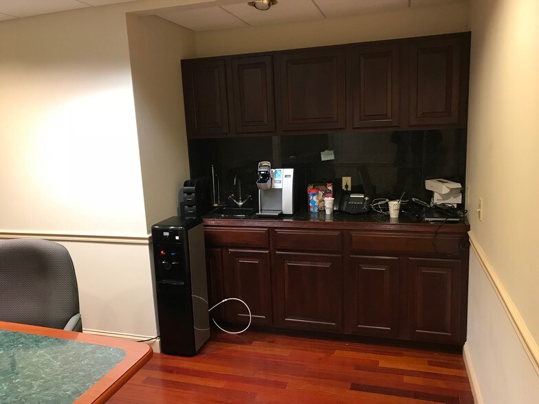 More Photos Of 960 Reservoir Ave, Cranston Office For Lease