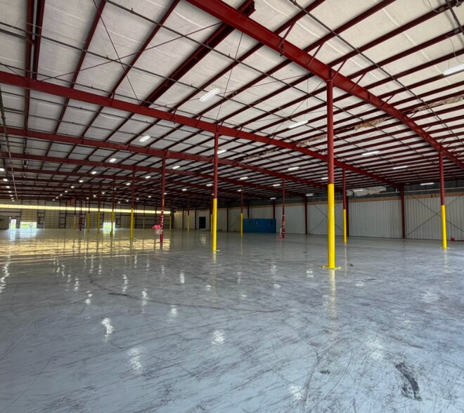 More Photos Of 715 W Pike St, Weslaco Warehouse For Lease