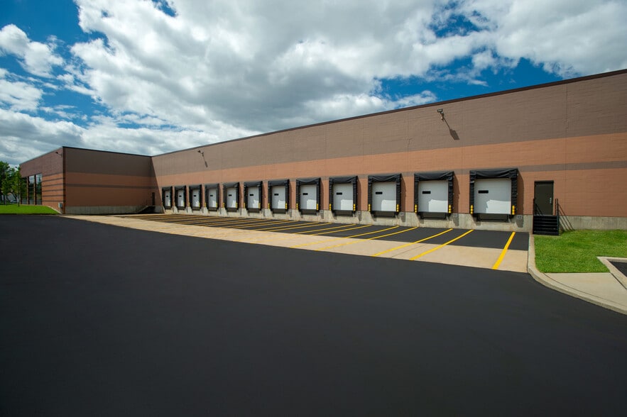 More Photos Of 400-410 Clearview Rd, Edison Warehouse For Lease