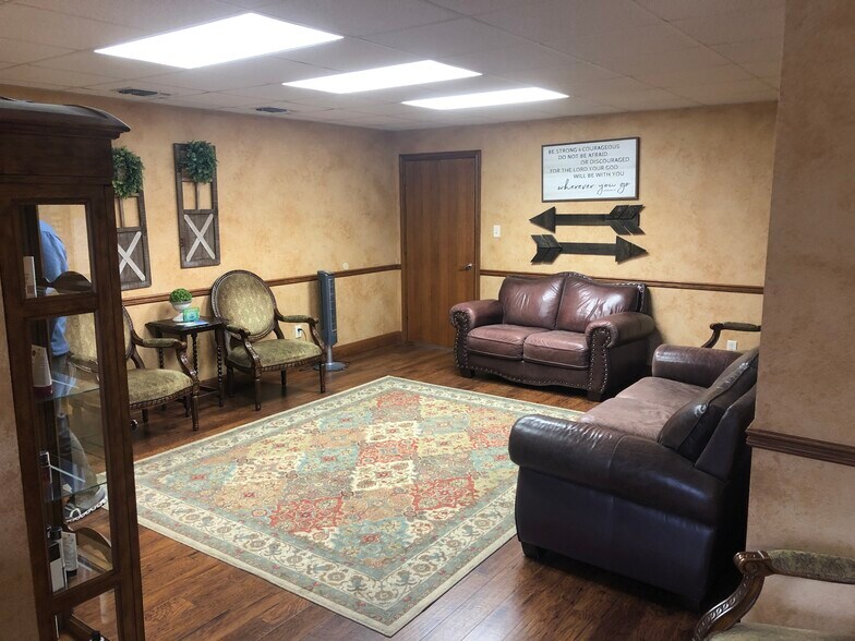 More Photos Of 493 S Seguin Ave, New Braunfels Medical For Lease