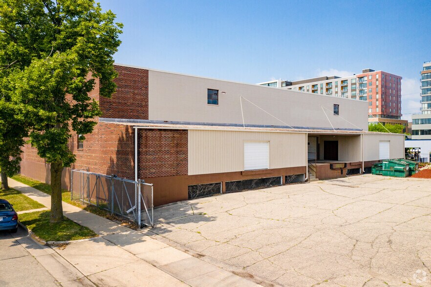 More Photos Of 1040 E Main St, Madison Warehouse For Lease