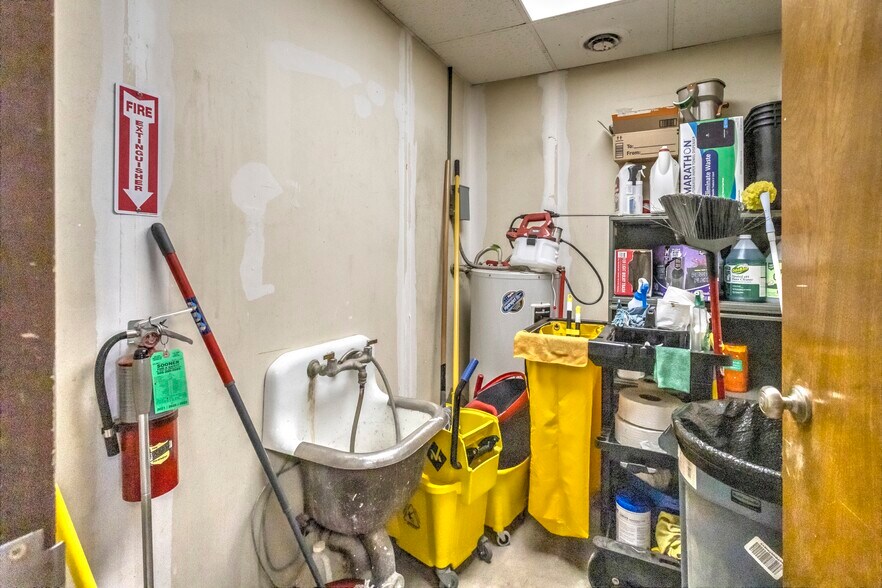 More Photos Of 1909 N Highway 81, Duncan Auto Dealership For Sale