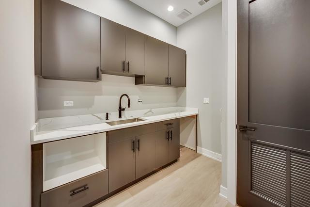 More Photos Of 1330 Western, Chicago Apartments For Sale