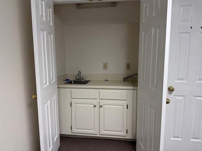 More Photos Of 125-135 Eagles Walk, Stockbridge Loft Creative Space For Lease