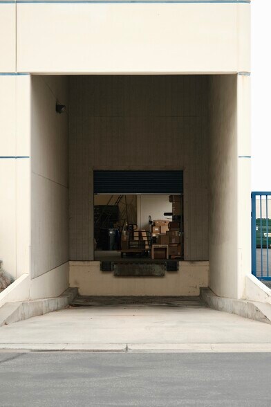 More Photos Of 558 Amapola Ave, Torrance Warehouse For Lease