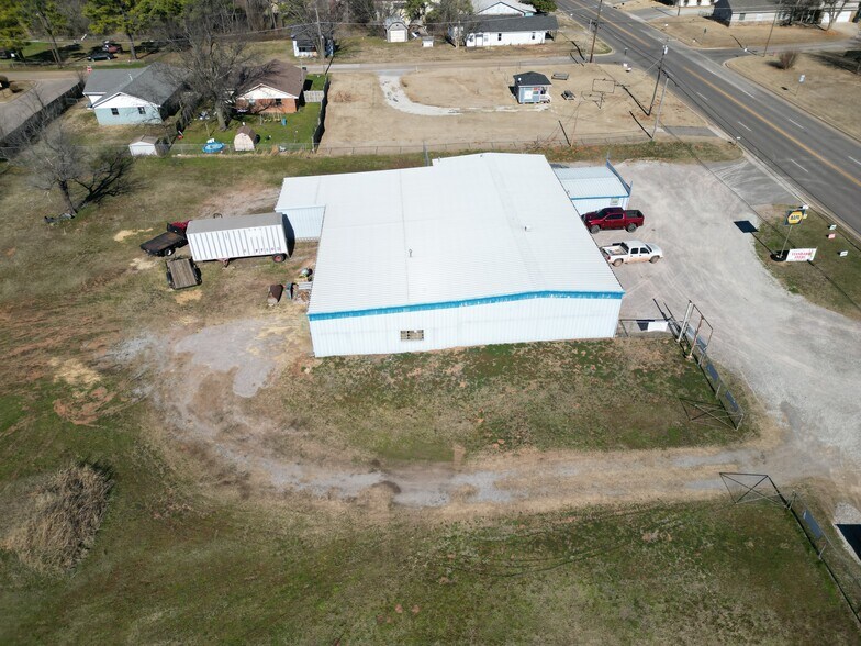 More Photos Of 408 S Dawson St, Meeker Auto Repair For Sale
