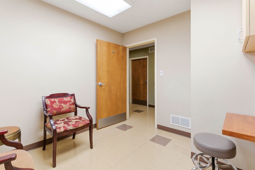 More Photos Of 3208 College Dr, Louisville Office For Sale