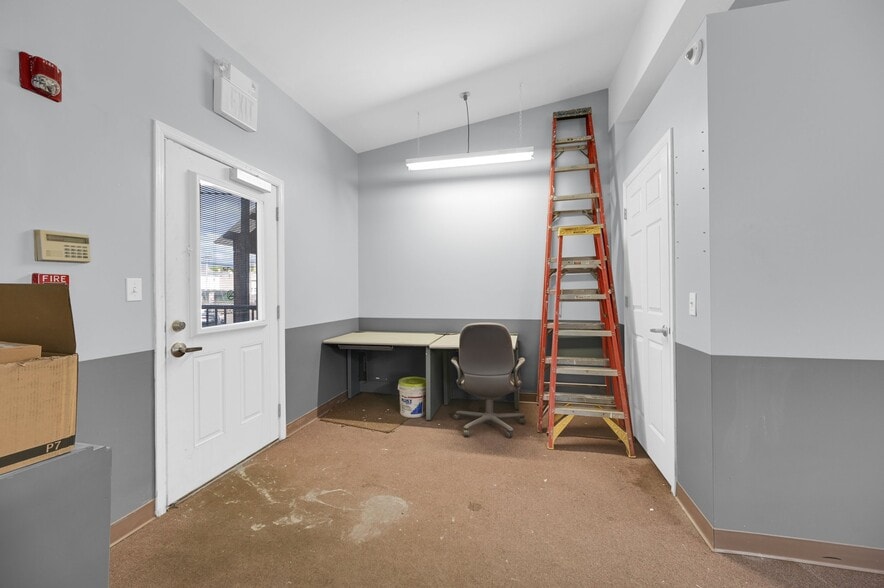 More Photos Of 170-172 Spring St, Newton Office For Sale