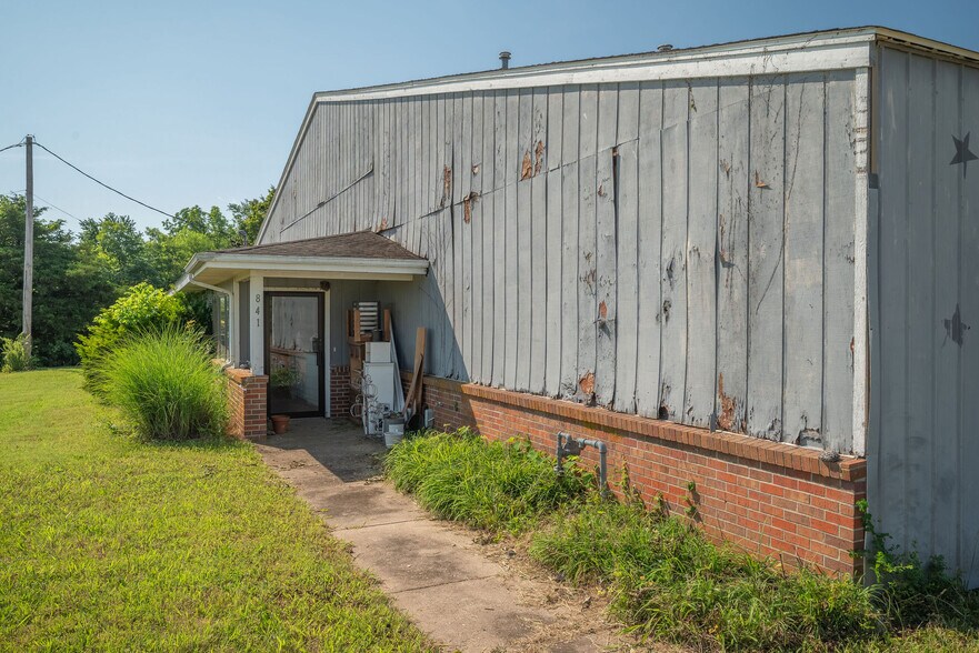 More Photos Of 841 Frances Ave, Neosho Flex For Sale