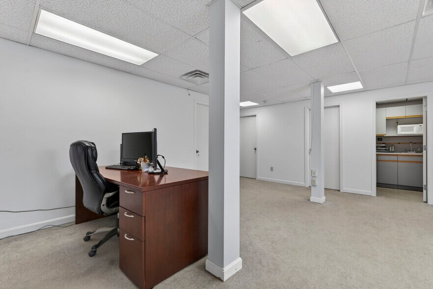 More Photos Of 24 Stickney Ter, Hampton Office For Sale