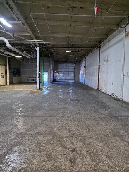 More Photos Of 3400-3450 Oakton St, Skokie Warehouse For Lease