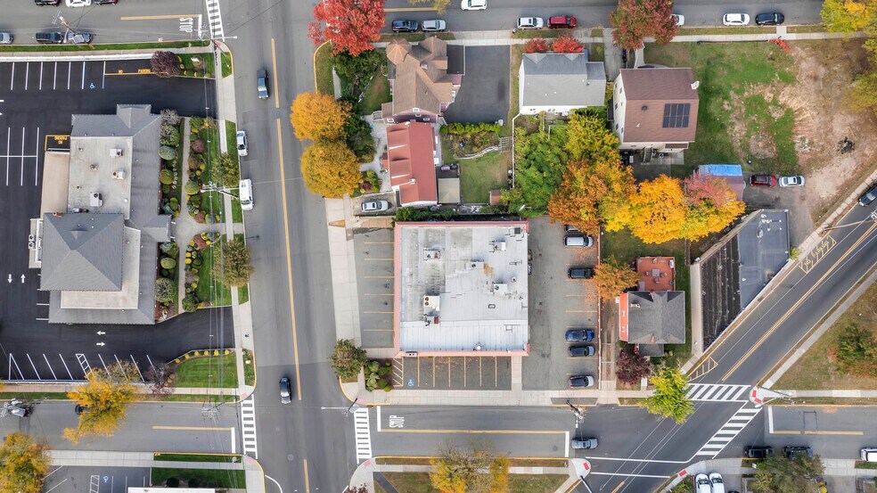 More Photos Of 824 N Broad Ave, Ridgefield General Retail For Sale