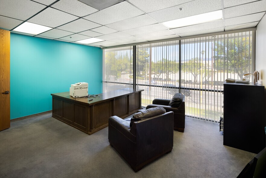 More Photos Of 20500 Nordhoff St, Chatsworth Research And Development For Sale