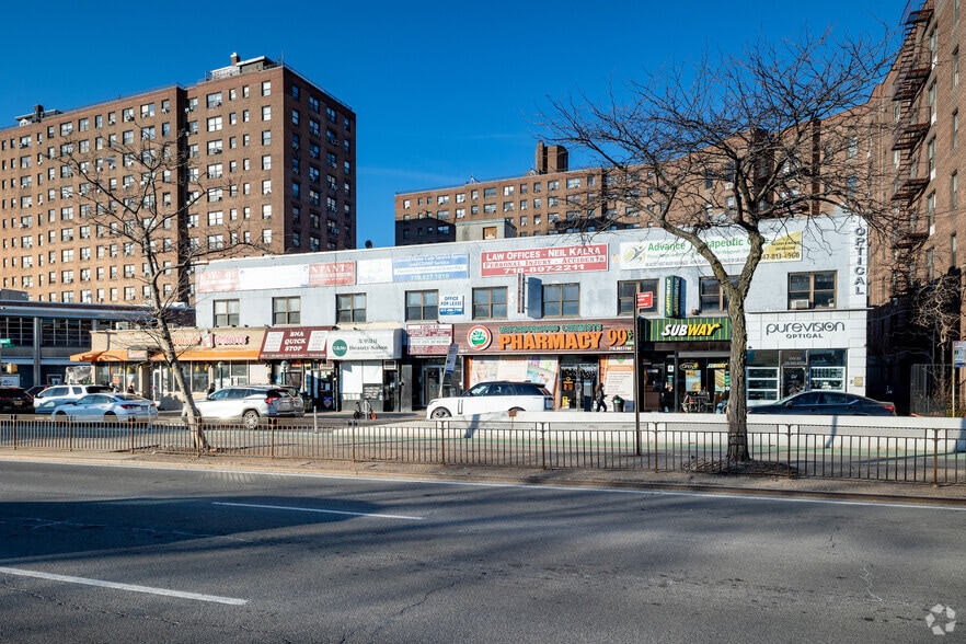 More Photos Of 10015 Queens Blvd, Forest Hills General Retail For Lease
