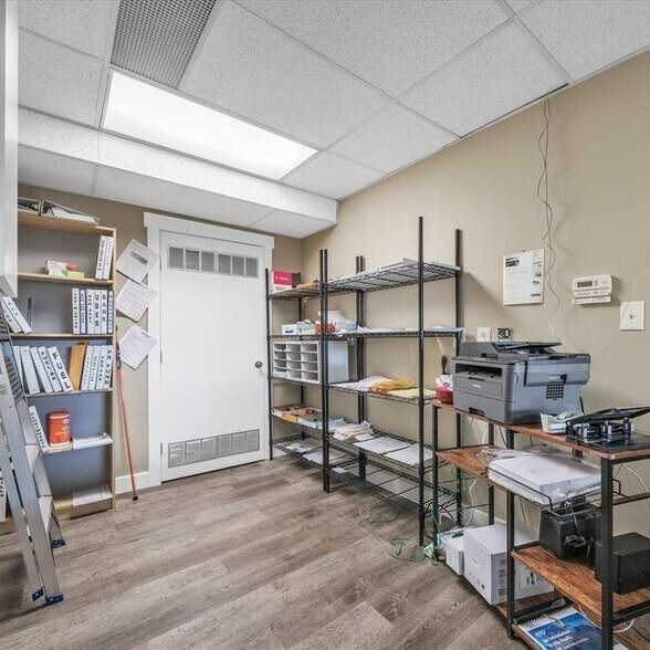 More Photos Of 25400-25430 Goddard Rd, Taylor Medical For Sale